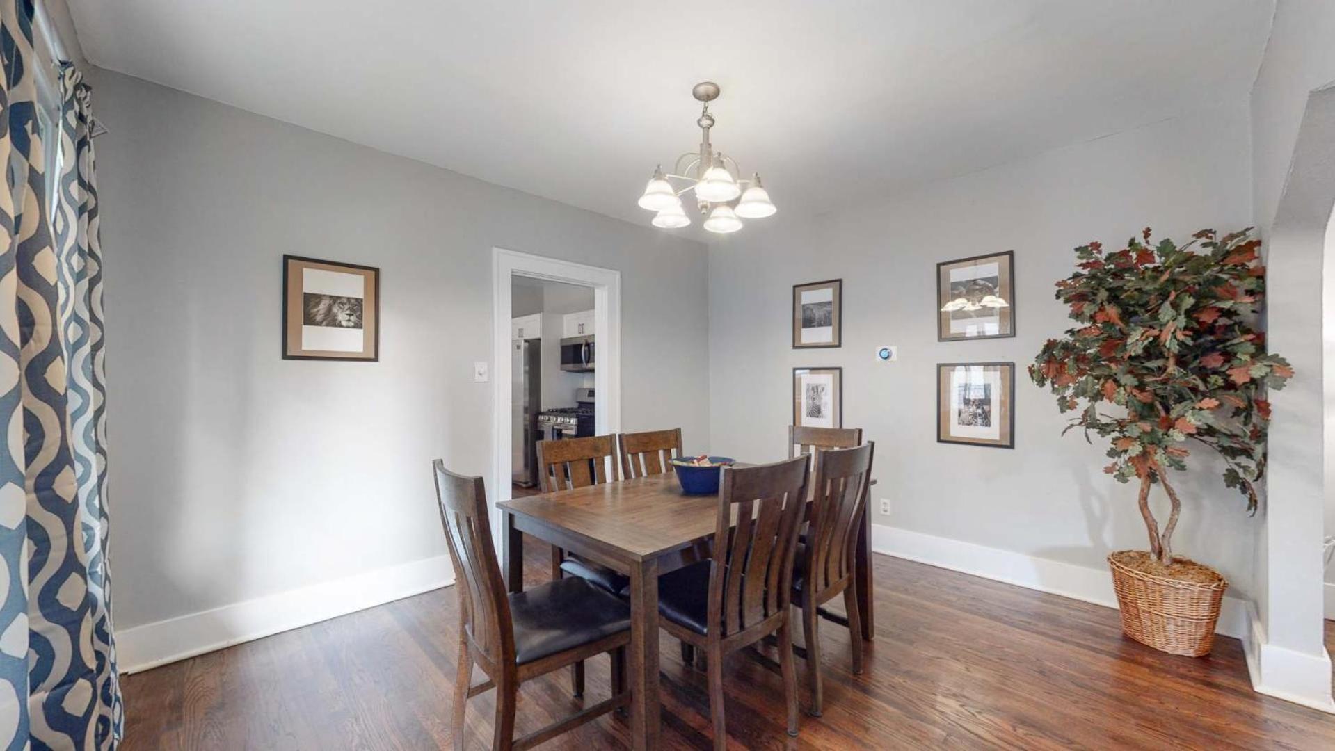 Chic Family Retreat Free Parking & Prime Location *