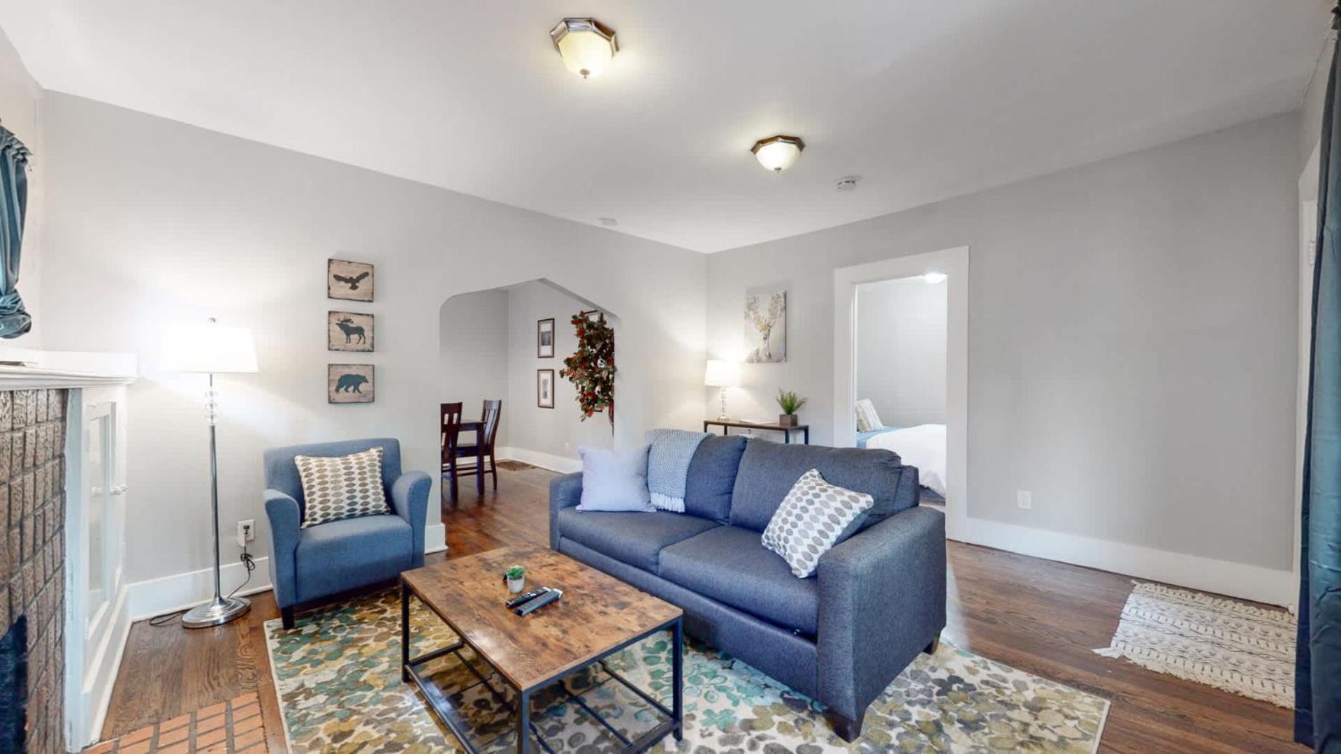 Chic Family Retreat Free Parking & Prime Location