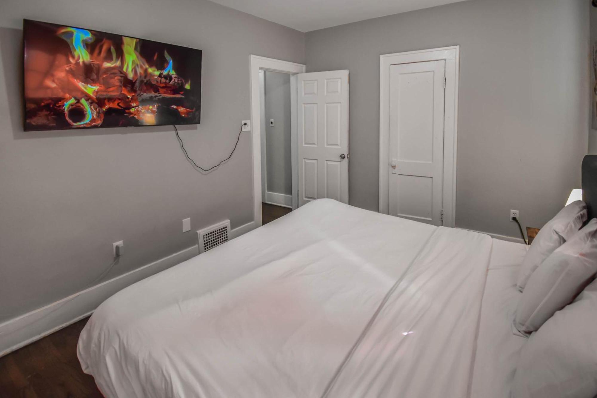 Chic Family Retreat Free Parking & Prime Location
