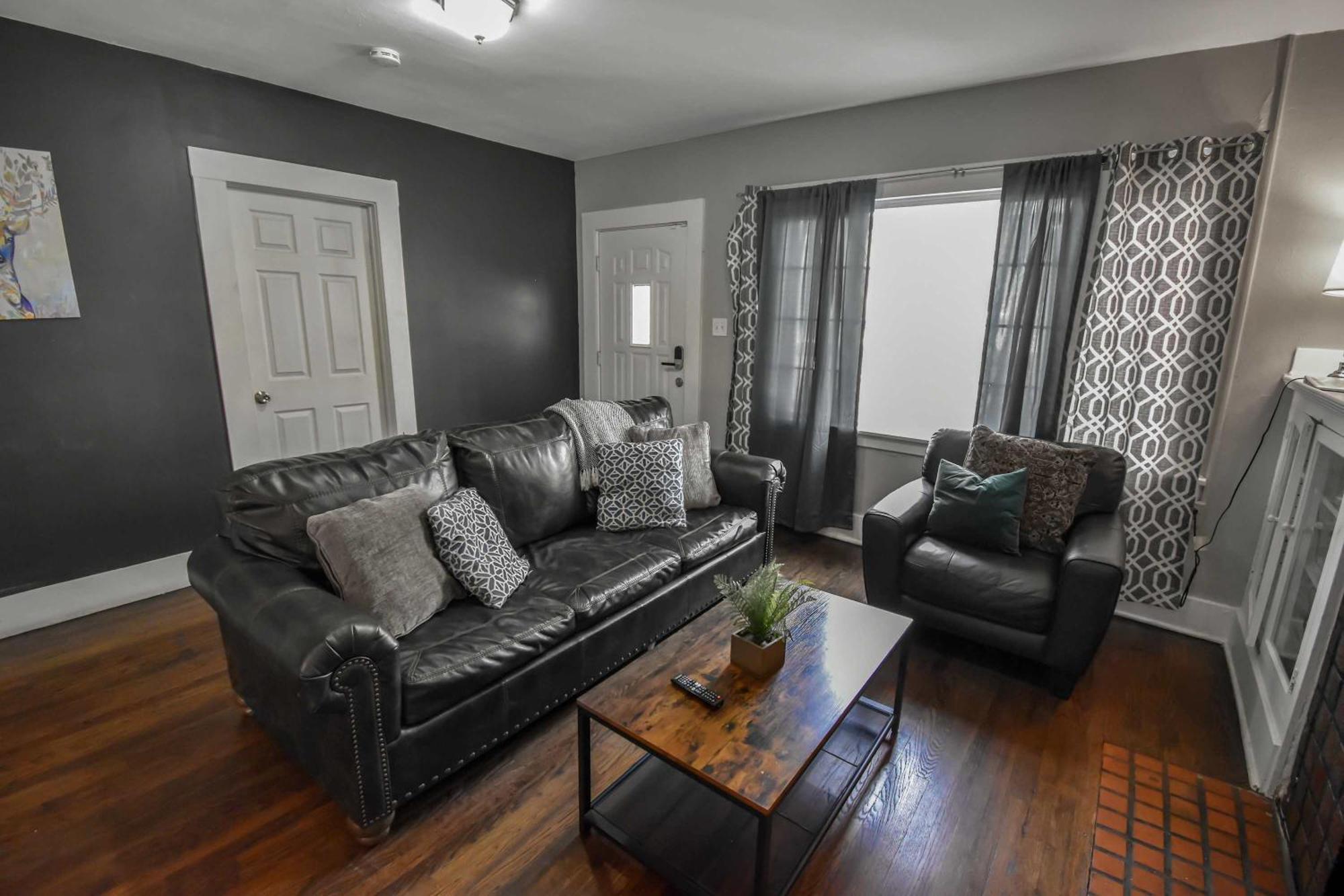 Chic Family Retreat Free Parking & Prime Location *